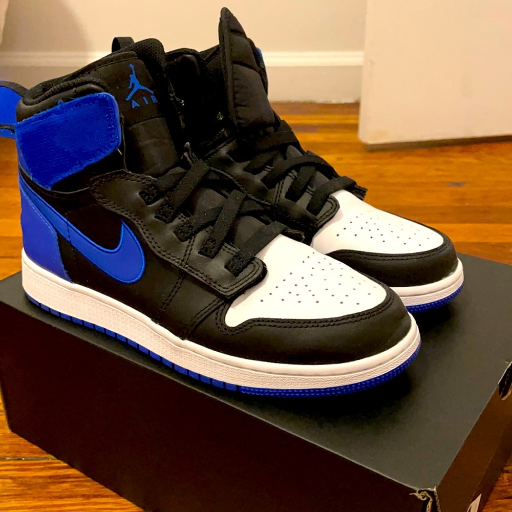 AIR JORDAN 1HI FLYEASE